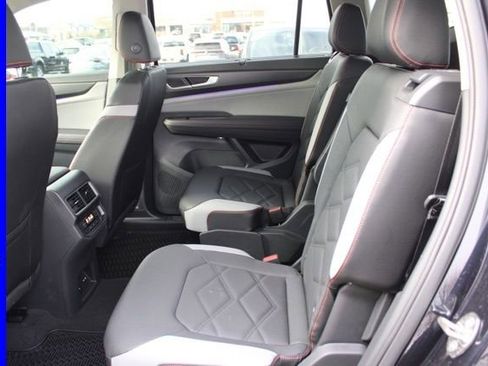 Used 2025 Volkswagen Atlas Peak Edition SE image 26