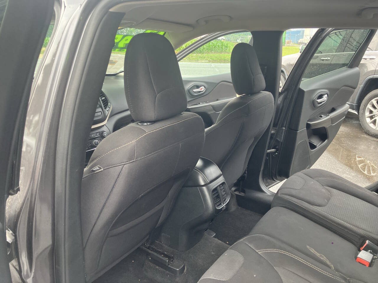 Used 2015 Jeep Cherokee Latitude FWD image 29