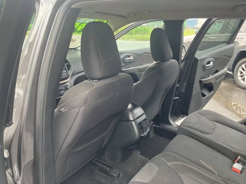 Used 2015 Jeep Cherokee Latitude FWD image 29