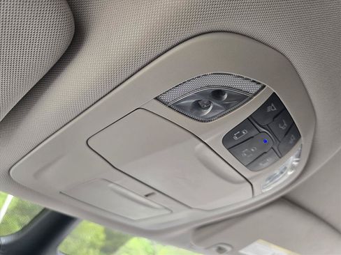 Used 2024 Chrysler Pacifica Touring-L FWD image 23