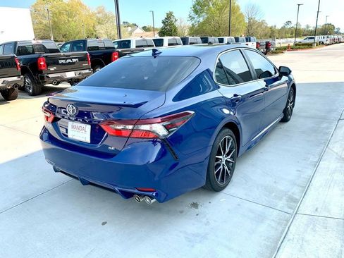 Used 2023 Toyota Camry SE image 5