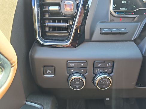 Used 2024 GMC Sierra 1500 Denali AWD/4WD image 25