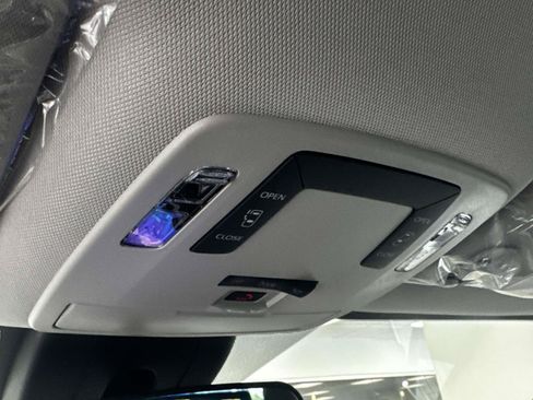 Used 2026 Toyota Sienna LE FWD image 28