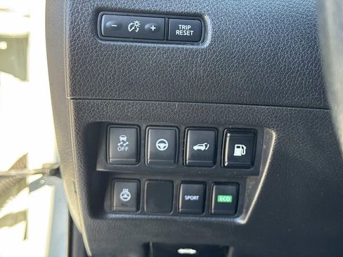 Used 2019 Nissan Rogue SV w/ Premium Package image 33