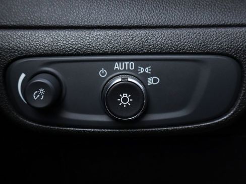 Used 2022 Chevrolet Bolt EUV Premier image 21