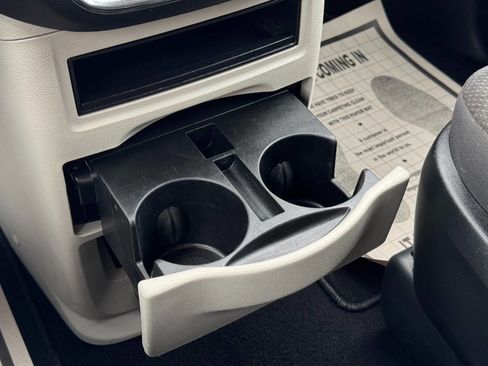 Used 2019 Dodge Grand Caravan SE w/ UConnect Hands-Free Group image 22