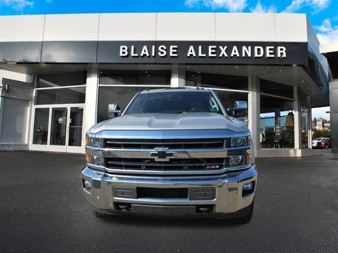 Used 2019 Chevrolet Silverado 2500 LTZ w/ Vortec Plus Package AWD/4WD image 9