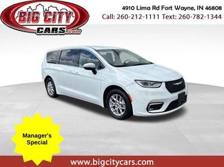 Used 2023 Chrysler Pacifica Touring-L FWD video 1