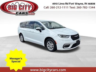 Used 2023 Chrysler Pacifica Touring-L