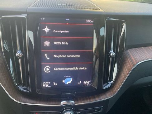 Used 2019 Volvo XC60 T6 Momentum w/ Multimedia Package AWD/4WD image 17