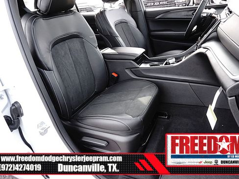 New 2025 Jeep Grand Cherokee L Altitude image 16