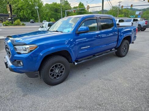 Used 2017 Toyota Tacoma SR5 w/ Exterior Package AWD/4WD image 1