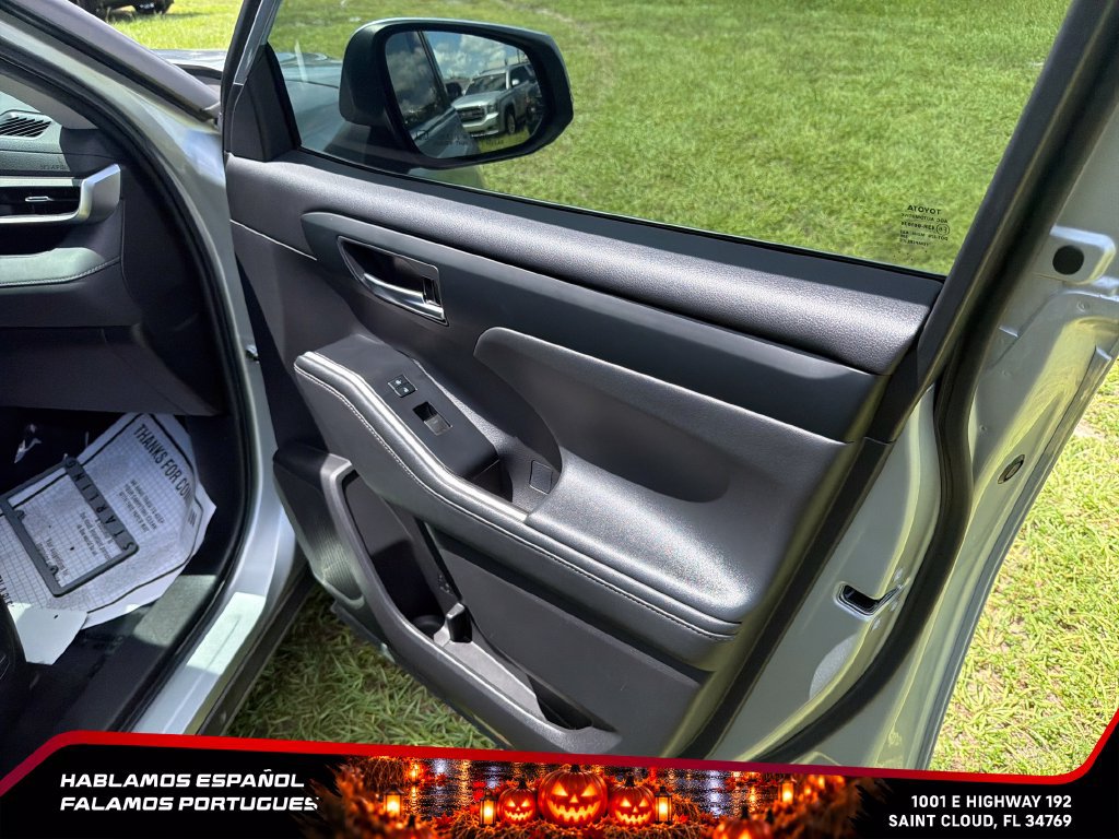 Used 2022 Toyota Highlander XLE FWD image 37