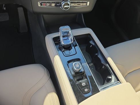 New 2026 Volvo XC90 B5 Plus w/ Protection Package Premier image 17