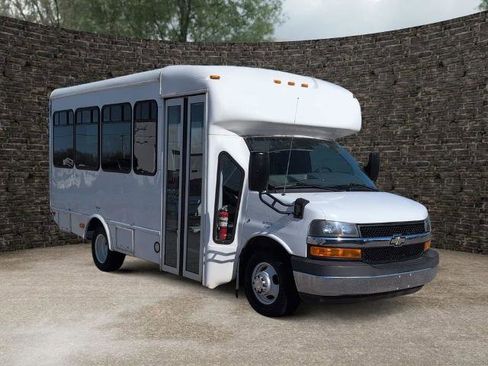 Used 2015 Chevrolet Express 3500 w/ Shuttle Bus Package RWD image 3