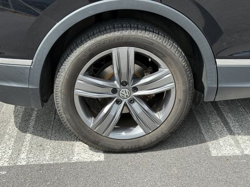Used 2021 Volkswagen Tiguan SEL FWD image 11