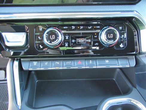 Used 2025 GMC Sierra 3500 Denali w/ Denali Reserve Package image 32