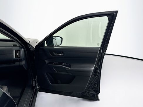 Used 2025 Nissan Pathfinder SL image 35