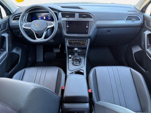 Certified 2022 Volkswagen Tiguan SE image 3