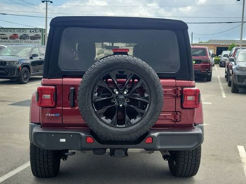 Used 2021 Jeep Wrangler Unlimited Sahara AWD/4WD image 5