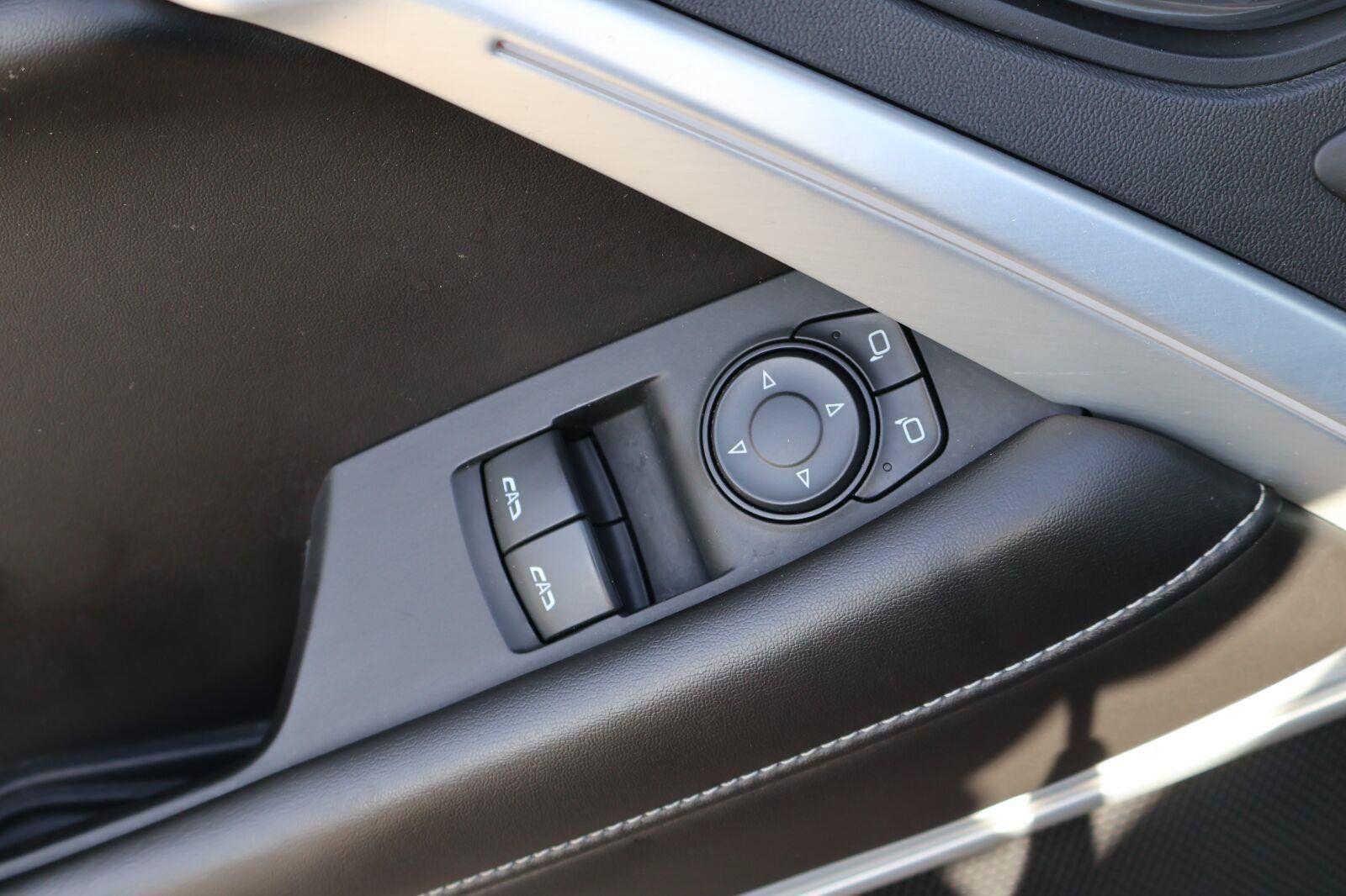 Used 2018 Chevrolet Camaro LT RWD image 16