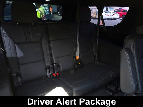 Used 2021 Chevrolet Suburban RST w/ Luxury Package RWD image 8