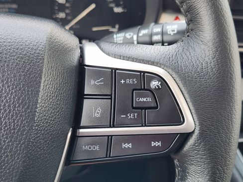 Used 2026 Toyota Sienna XLE FWD image 31
