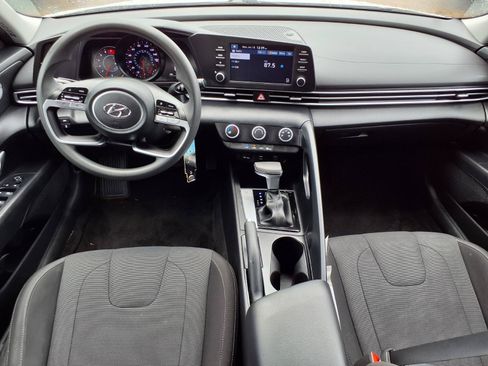 Used 2022 Hyundai Elantra SE FWD image 5
