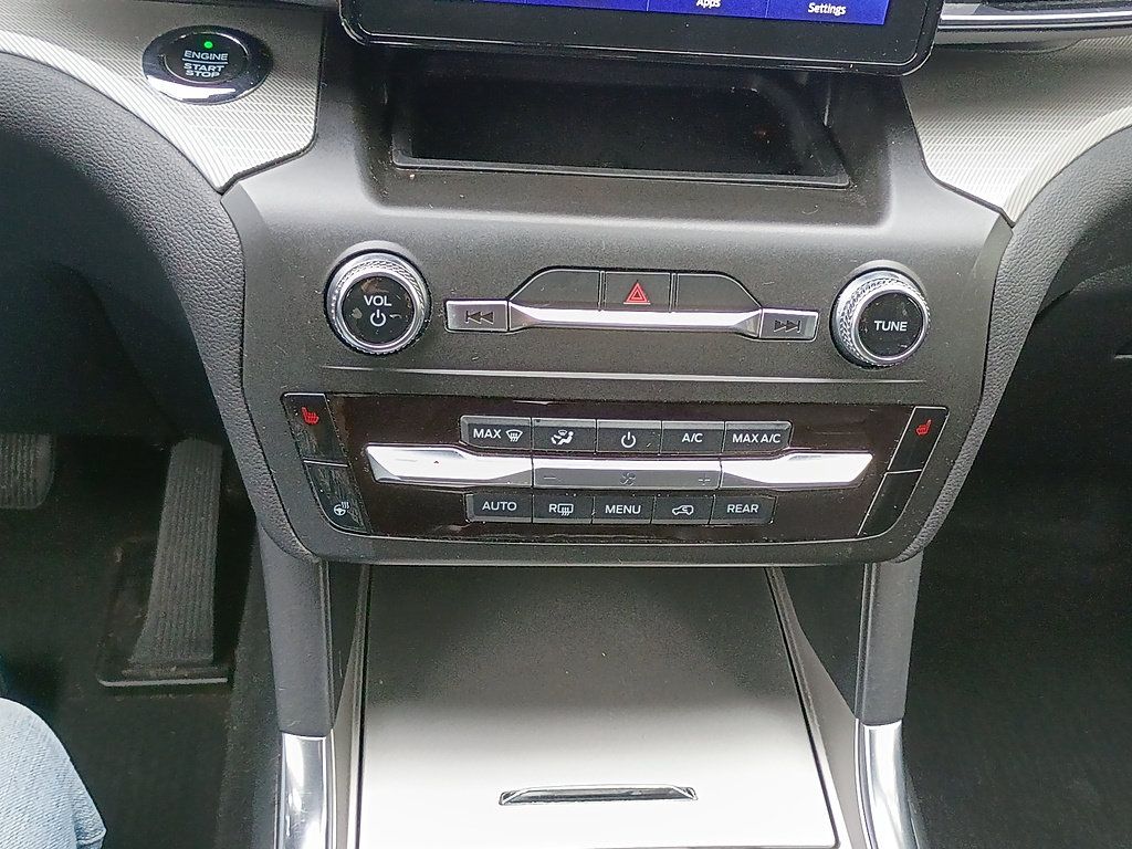 Used 2020 Ford Explorer XLT w/ Equipment Group 202A AWD/4WD image 22