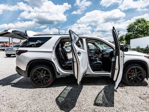 Used 2019 Chevrolet Traverse Premier w/ Redline Edition FWD image 17