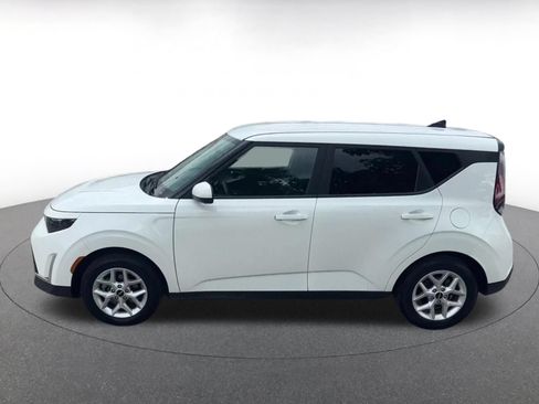 Used 2025 Kia Soul LX w/ LX Technology Package FWD image 7