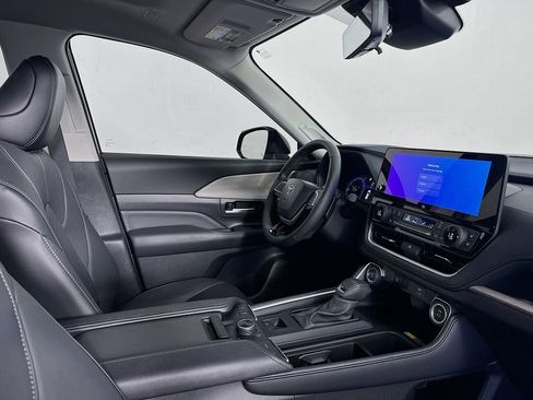 Used 2025 Toyota Grand Highlander Platinum image 38