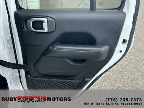 Used 2018 Jeep Wrangler Unlimited Sahara w/ Cold Weather Group image 20