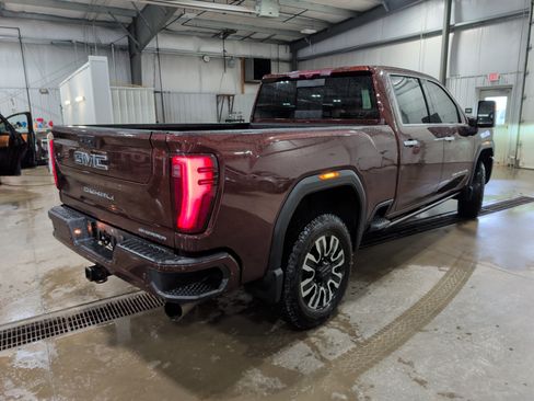 Used 2024 GMC Sierra 2500 Denali Ultimate AWD/4WD image 3