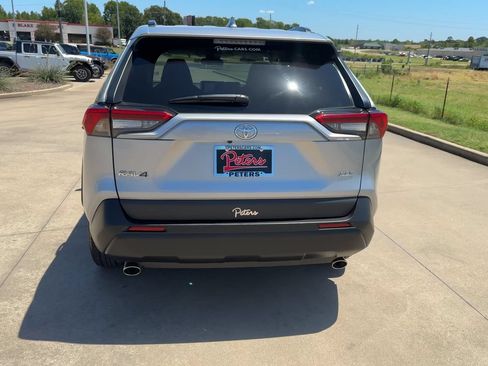 Used 2025 Toyota RAV4 XLE FWD image 8