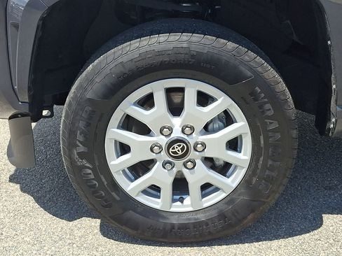 Used 2025 Toyota Tacoma SR5 AWD/4WD image 11