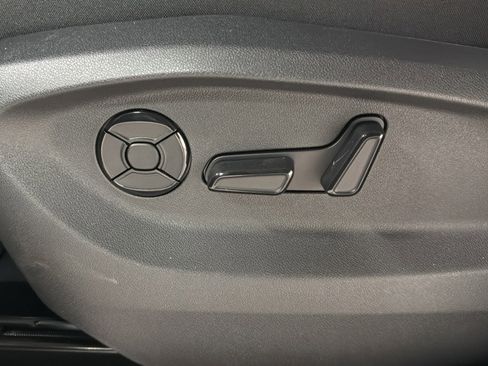New 2026 Volkswagen Tiguan SE AWD/4WD image 18