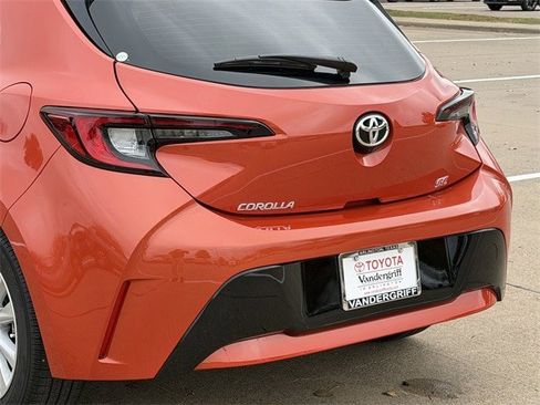 Used 2025 Toyota Corolla SE image 6