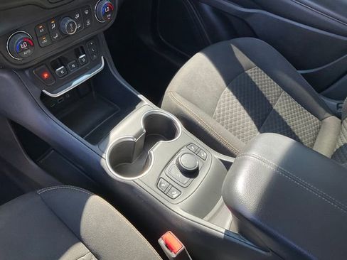 Used 2019 GMC Terrain SLE w/ Driver Convenience Package FWD image 15