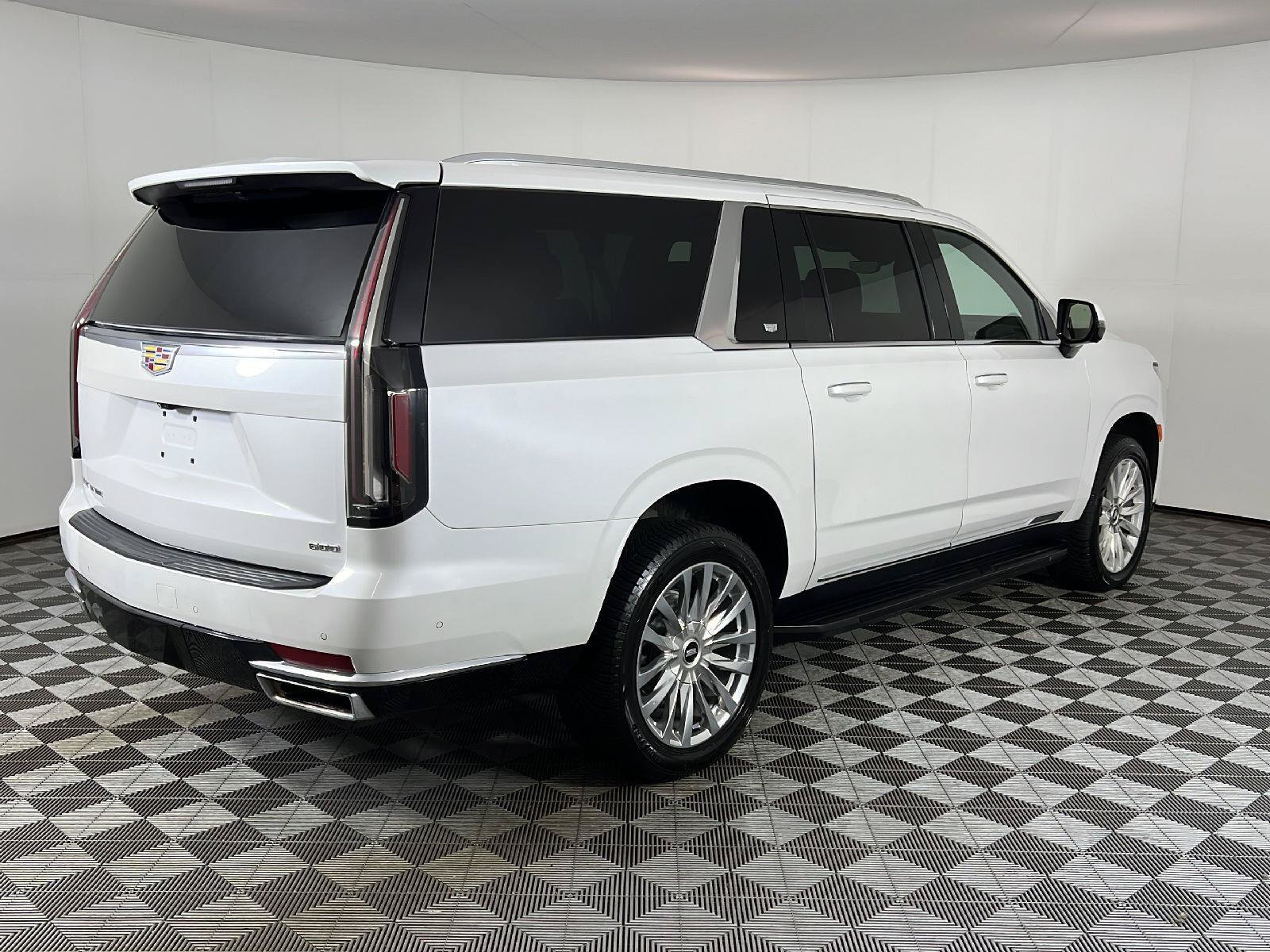 Used 2023 Cadillac Escalade ESV Premium Luxury AWD/4WD image 5