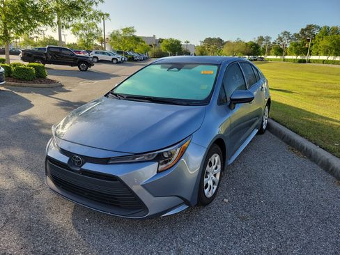 Certified 2024 Toyota Corolla LE image 1