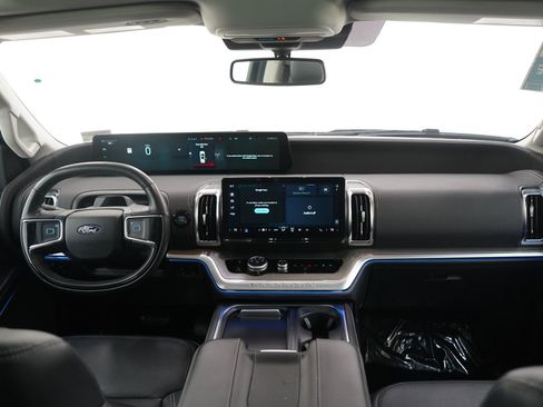 Used 2025 Ford Expedition Platinum AWD/4WD image 14