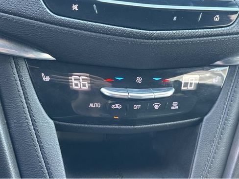 Certified 2022 Cadillac XT5 Premium Luxury FWD image 21