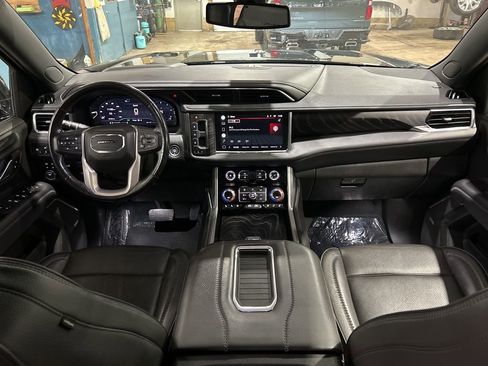 Used 2022 GMC Yukon Denali image 2