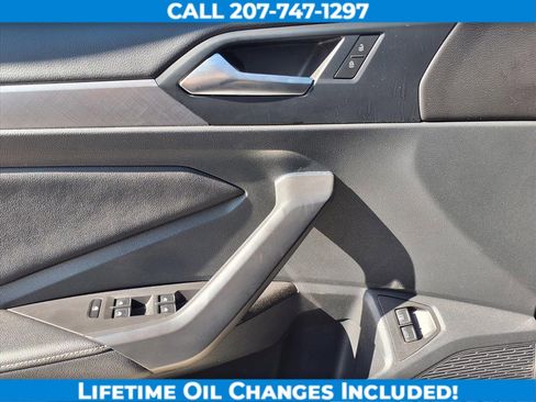 Used 2024 Volkswagen Jetta SE image 11