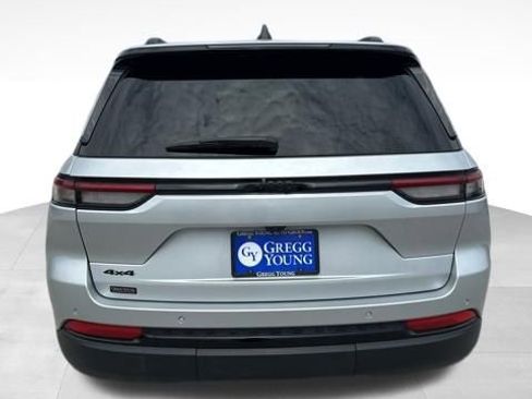 Used 2025 Jeep Grand Cherokee Altitude image 5