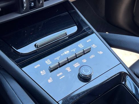 Certified 2025 Porsche Cayenne E-Hybrid AWD/4WD image 31