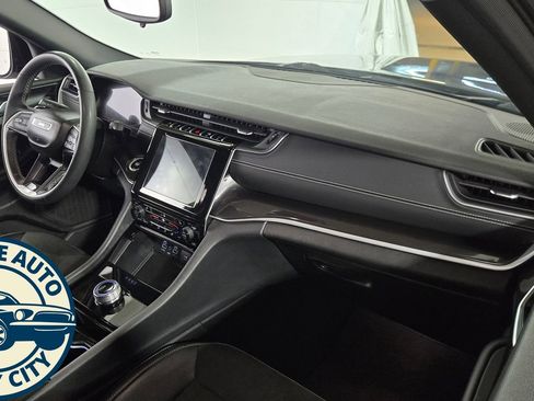 Used 2023 Jeep Grand Cherokee Altitude image 36