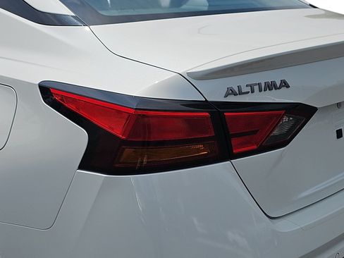 Used 2025 Nissan Altima 2.5 SL FWD image 31
