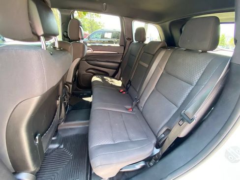 Used 2018 Jeep Grand Cherokee Laredo AWD/4WD image 28